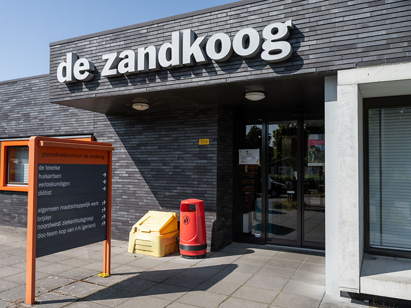 de witte gebouw